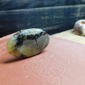 The Snake Queen Ring. &quot;Snake Skin&quot; Septarian cabochon stone ring  #FestiveEtsyFinds