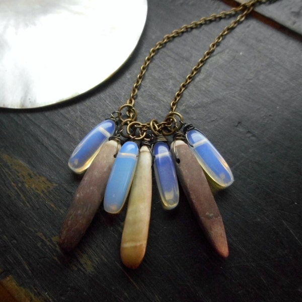 Le collier Terre et mer à franges. Collier rustique fait main BoHO naturel colonne vertébrale en opalite et oursin #FestiveEtsyFinds