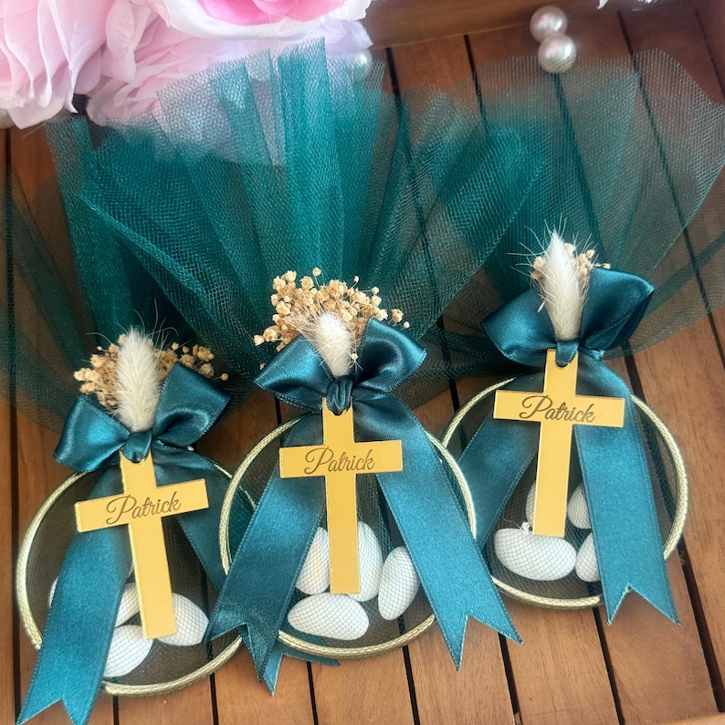 Handmade personalized almond candy bomboniere favor with tulle wrapping, satin ribbon bow, and dried flower decoration. Includes sugared almonds inside a round mesh base — perfect for baptism, christening, communion, or baby shower favors