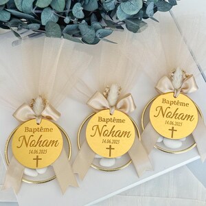 Handmade personalized almond candy bomboniere favor with tulle wrapping, satin ribbon bow, and dried flower decoration. Includes sugared almonds inside a round mesh base — perfect for baptism, christening, communion, or baby shower favors