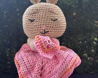 Conejito de apego BUBU, Amigurumi para bebe hecho a mano, Regalo tierno para recién nacido. Hecho con amor para los más pequeños de la casa