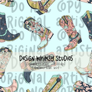 Può includere: Un motivo ripetuto di stivali da cowboy colorati con vari disegni, tra cui motivi floreali e geometrici, su sfondo azzurro. Gli stivali presentano sfumature di rosa, blu e oro. È visibile anche il testo "DESIGN WHIMSY STUDIOS".