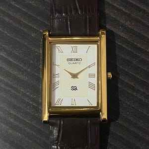 Vintage Seiko Slim  Quartz Gentlemen's Wrist Watch - FREE SHIPPING