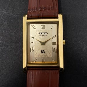 GOLD Vintage Seiko Slim  Quartz Gentlemen's Wrist Watch - FREE SHIPPING