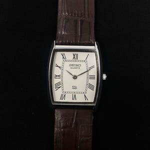 Vintage Seiko Slim  Quartz Gentlemen&#39;s Wrist Watch - FREE SHIPPING