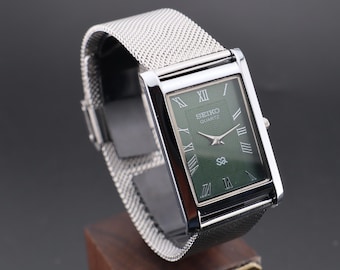 GREEN Vintage Seiko Slim  Quartz Gentlemen's Wrist Watch - FREE SHIPPING