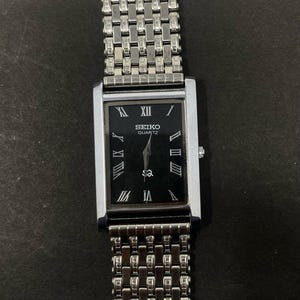 Vintage Seiko Slim  Quartz Gentlemen's Wrist Watch - FREE SHIPPING