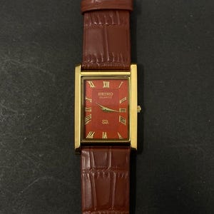 Red - Gold Vintage Seiko Slim  Quartz Gentlemen's Wrist Watch - FREE SHIPPING