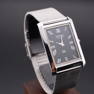 Vintage Seiko Slim  Quartz Gentlemen&#39;s Wrist Watch - FREE SHIPPING