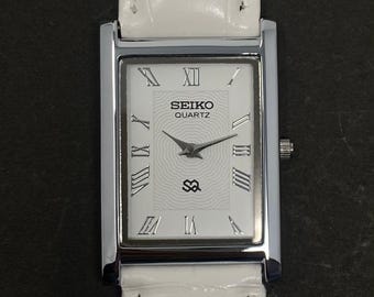 RARE White Dial Vintage Seiko Slim  Quartz Gentlemen's Wrist Watch - FREE SHIPPING