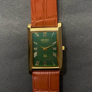 RARE Green Vintage Seiko Slim  Gentlemen's Wrist Watch - FREE SHIPPING