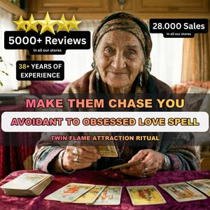 Könnte beinhalten: Eine ältere Person mit gemustertem Kopftuch und Schal hält Tarotkarten über einem violetten Tuch. Die Texteinblendungen lauten 5000+ Reviews, 28.000 Sales, 38+ Years of Experience, Make Them Chase You, Avoidant to Obsessed Love Spell und Twin Flame Attraction Ritual.