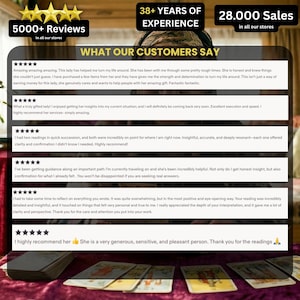 K&ouml;nnte beinhalten: Das Bild zeigt Kundenbewertungen mit F&uuml;nf-Sterne-Bewertungen, die positive Erfahrungen hervorheben. Der Text enth&auml;lt "38+ YEARS OF EXPERIENCE" und "5000+ Reviews", was auf ein etabliertes Unternehmen hindeutet. Tarotkarten sind sichtbar.