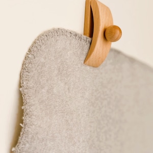 Quilt Hangers for Wall Hangings, Tapestry Hanger with Wooden Clips, Quilt Wall Decor, Blanket Hanger, Rug Display, Wooden Clips for Quilts