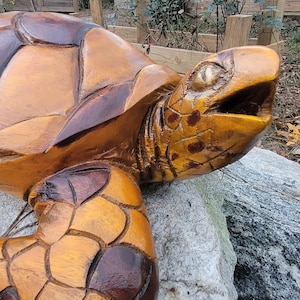 Escultura de tartaruga marinha feita à mão