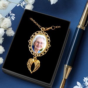 Graduation Tassel Memorial Photo Charm with Angel Wings, Custom Cap Decoration, Unique Graduation Gift, Personalized Grad Keepsake