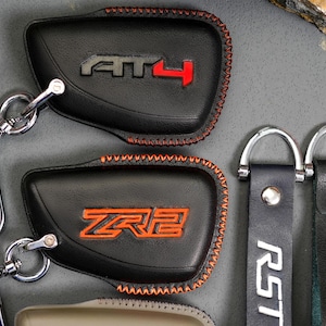 GMC & シボレー シエラ シベラード ユーコン AT4 デナリ Z71 ZR2 用レザーキーフォブカバー | キャニオン アカディア AT4X 用スマートリモートケース | オフロードギフト
