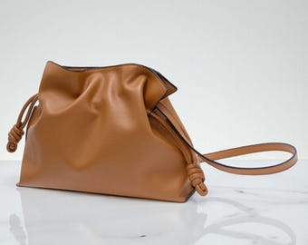 Bolso tipo cubo de piel auténtica suave: bolso de hombro plisado con cordón ajustable