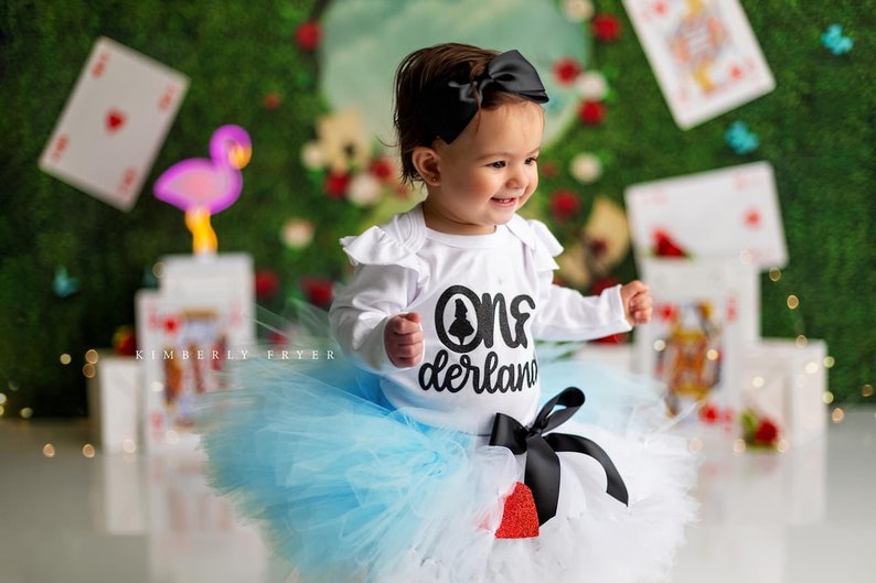 Eerste verjaardagsoutfit Smash Cake-outfits met Alice in Wonderland-thema voor een babymeisje van 1 jaar oud Alice in Onederland 1e verjaardagscadeau afbeelding 4