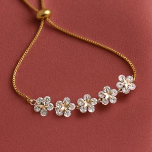 Gold-Plated Rhinestone Flower Bracelet: Elegant Jewelry Gift