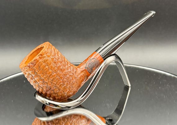 Handmade briar tobacco pipe