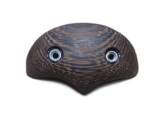 Presas de madera redondeadas de wengué para escalada en roca