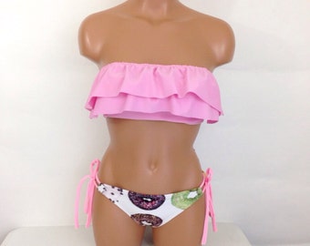 Bañador bandeau con estampado de donuts y volantes para mujer