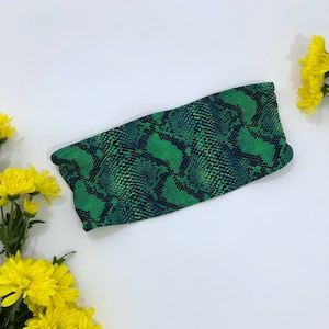 Women&#39;s snake print bandeau bikini top