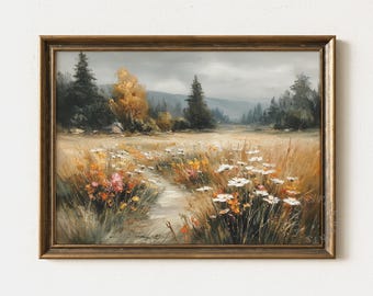 Puede incluir: Pintura de paisaje enmarcada que representa un campo de flores silvestres con un camino. La obra de arte presenta una paleta de verdes, amarillos y blancos apagados, con un cielo nublado y árboles al fondo. El marco es marrón oscuro cálido.