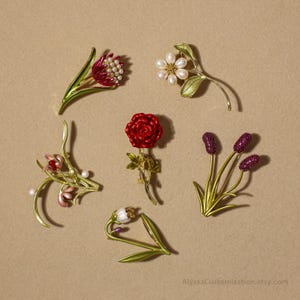 Broche de flores personalizado para cumpleaños, broche de cala, broche de campanilla de invierno, broche de perlas de imitación, broche de flores hecho a mano, broche de boda imagen 2