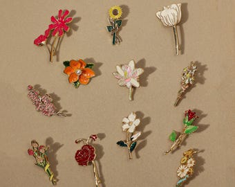 Personalized birth flower pins, birth flower pins, handmade flower brooches, wedding pins, birthday gifts for her