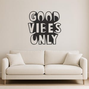 Arte de parede em metal com boas vibrações, decoração de parede com tipografia retrô, placa com citação positiva para quarto, sala de estar ou escritório, presente para se sentir bem
