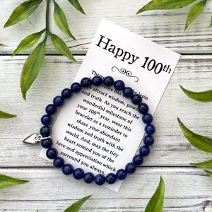Cadeau 100e anniversaire pour elle - pour une femme qui fête ses 100 ans - Bracelet de perles avec carte à message significatif et boîte-cadeau avec noeud - Bijoux d'anniversaire