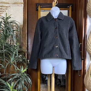 Chaqueta polar Patagonia Synchilla vintage de los 90 para mujer, talla M FA99, fabricada en EE. UU., color gris carbón, cierre de botones, estilo Gorpcore, abrigo de exterior Heritage de la colección Granola Girl.