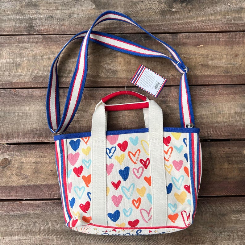 Brightonröd Vit Och Du Mini Tote Patriotisk Hjärtväska 4 juli Axelremsväska Sommar Americana Gåva NWT Bomullskanvasväska Fyrverkeritryck bild 2