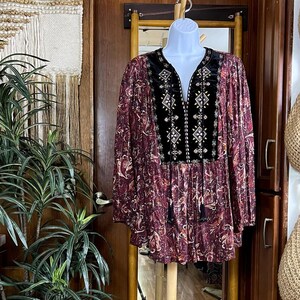 Anthropologie Glenda Blusa da contadina in pizzo 1X Top boho con nappe e stampa paisley, stile romantico e fluente, taglie forti, stile Anthro, regalo per lei, top autunnale Whimsigoth immagine 2
