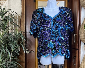 Vintage Laurence Kazar 100% Seide Bluse L 90er Jahre Blau Lila Pfau Perlenbesetztes Top 80er Abend Glam Statement Designer Paillettenbluse im Gatsby Style