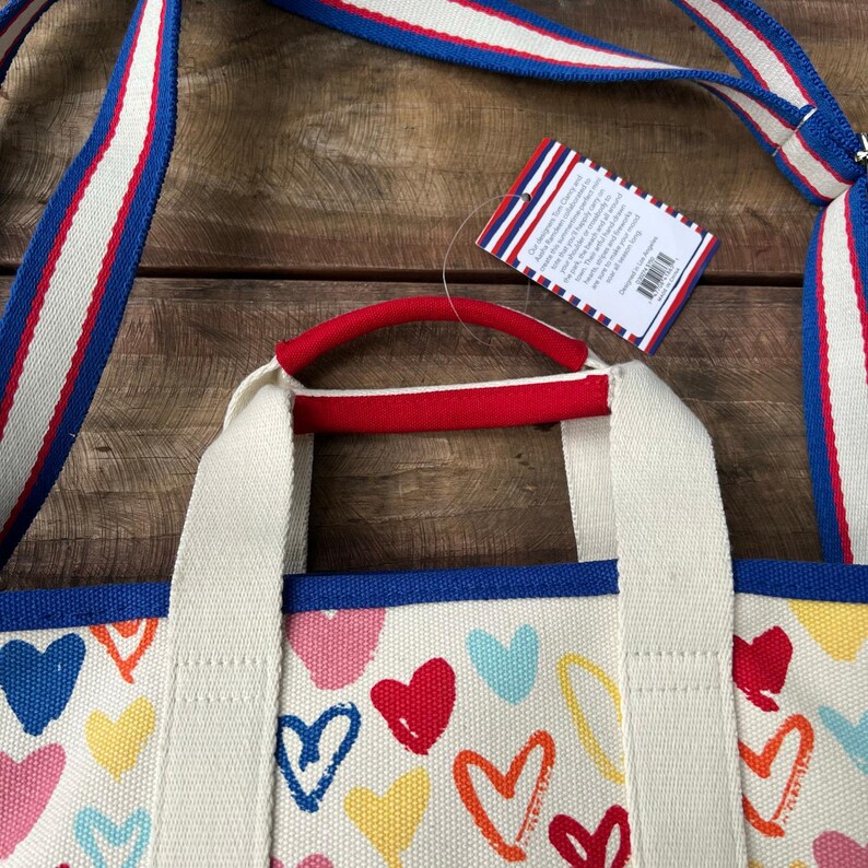Brightonröd Vit Och Du Mini Tote Patriotisk Hjärtväska 4 juli Axelremsväska Sommar Americana Gåva NWT Bomullskanvasväska Fyrverkeritryck bild 11