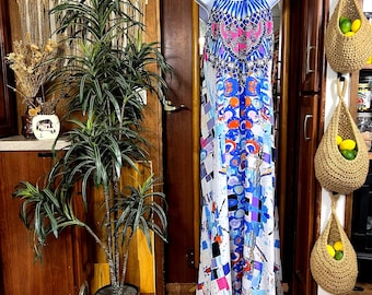 True Colors La Moda Neckholder-Maxikleid Einheitsgröße Blau Perlen-Halskette Offener Rücken Quaste Krawatte Urlaubs-Resort Urlaubs-Kreuzfahrt-Abend-Statement Tropisch