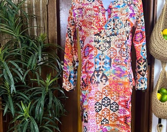 Abito tunica Raj Boho rosa multicolore ricamato in cotone trasparente copricostume abbigliamento da spiaggia resort outfit vacanza strato leggero caftano medio hippie