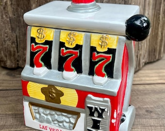 Vintage 90s Slot Machine Cookie Jar 777 Las Vegas Kitsch Ceramic Candy Jar Gambling Jackpot Novelty Souvenir Retro Casino Kitchen Decor