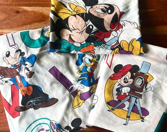 Jogo de lençóis de solteiro vintage dos anos 90 da Disney com o alfabeto do Mickey, de A a Z, com personagens, decoração retrô para quarto infantil, fabricado nos EUA, em algodão, estampa de desenho animado, para meninos e meninas.