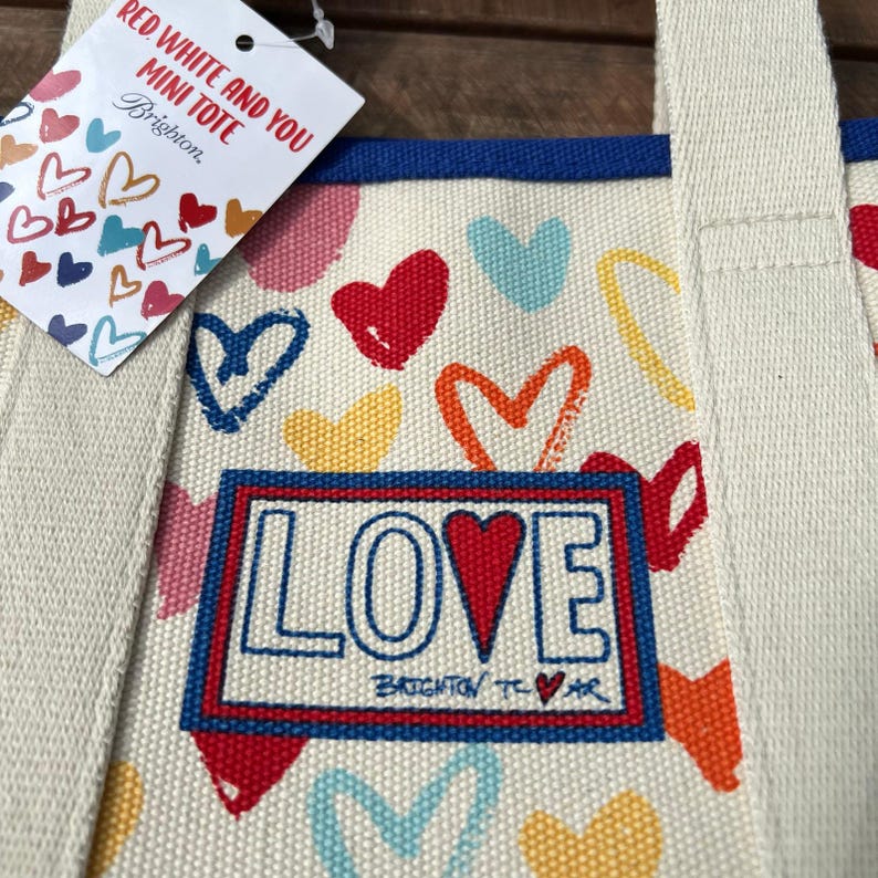 Brightonröd Vit Och Du Mini Tote Patriotisk Hjärtväska 4 juli Axelremsväska Sommar Americana Gåva NWT Bomullskanvasväska Fyrverkeritryck bild 3