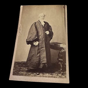CDV Carte De Visite uit 1860 van een professor of rechter in Plymouth