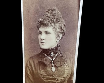 CDV-carte de visite uit 1860 van IDed getinte mooie vrouw met markering uit Richmond (Virginia)