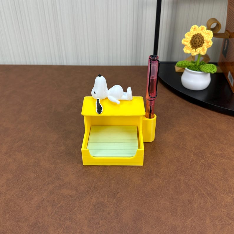 Snoopy anteckningsblockshållare med pennmugg | Söt skrivbordsorganisatör och klisterlappshållare | Rolig kontorspresent, lärarpresent, Snoopy skrivbordsdekor Yellow