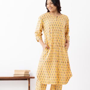 Jueves / Conjunto de pantalón kurta de algodón amarillo para mujer / Conjunto con estampado a mano / Ropa de estar india / Conjunto étnico floral de verano