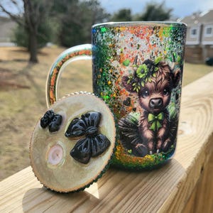 Highland Cow Mug Gift Green and Gold Gift For Her Snowglobe Mug With Handle Glitter Snowglobe Mug Cow Gift Coffee Mug Gift Her Decorated Lid