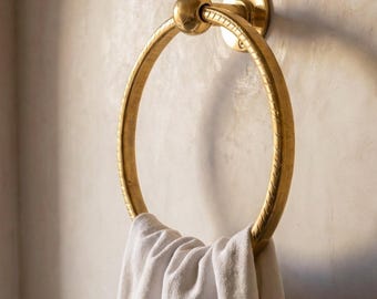 Anillo para toallas de baño de latón macizo sin lacar, soporte para toallas de latón hecho a mano, colgador de toallas de mano para montaje en pared.