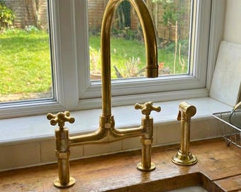 真鍮製ブリッジ蛇口（無塗装）、ヴィンテージキッチンシンク用蛇口（スプレー付き）、アンティーク調蛇口